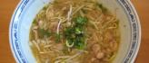 soupe de nouille de riz au poulet , "banh canh" 